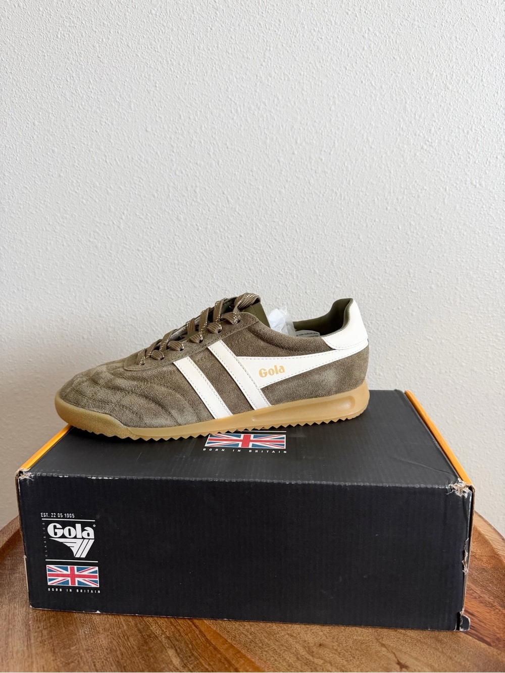 NEW Gola Exclusive Stadium Sneaker Size 7 - Picture 4 of 8